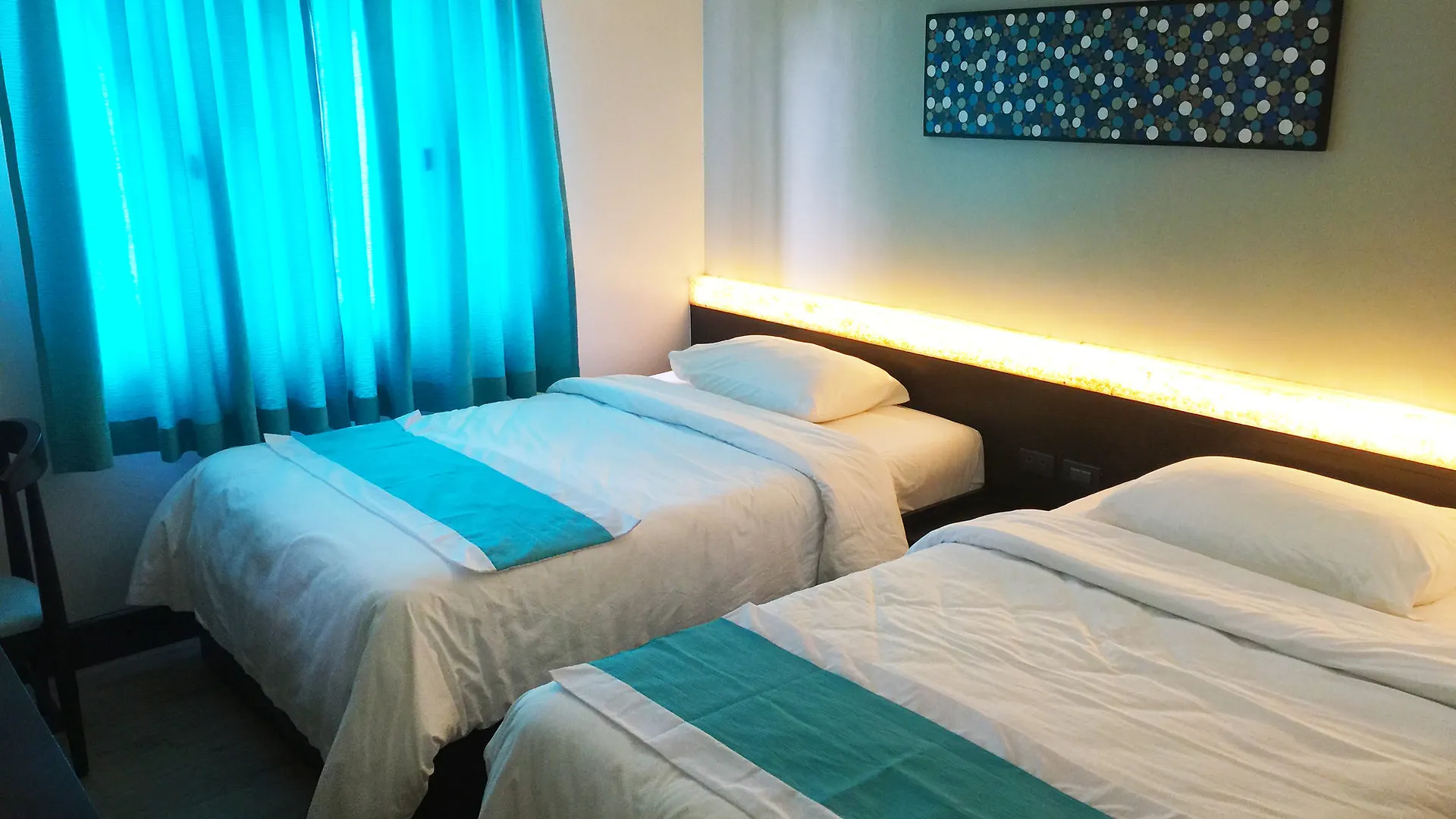 Twin Tides Panglao Hotel 3*,